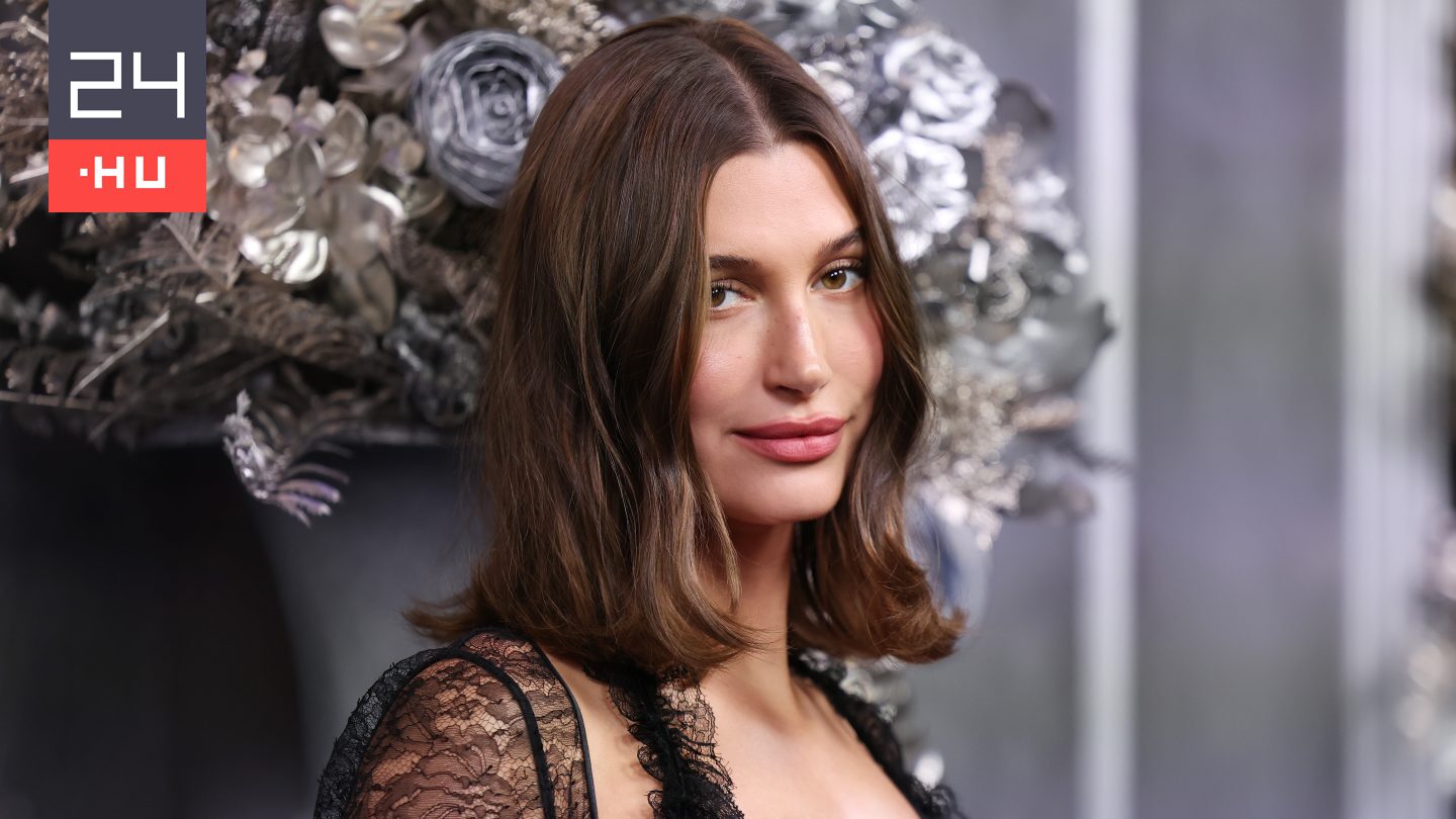 Ilyen áttetsző ruhát talán még a hálószobába sem vesz fel Hailey Bieber: egy filmpremieren mégis bevállalta