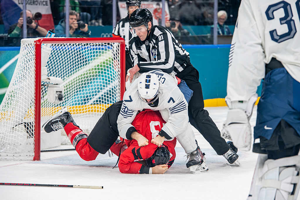 Pierre Crinon eltiltás verekedés téli olimpia jégkorong