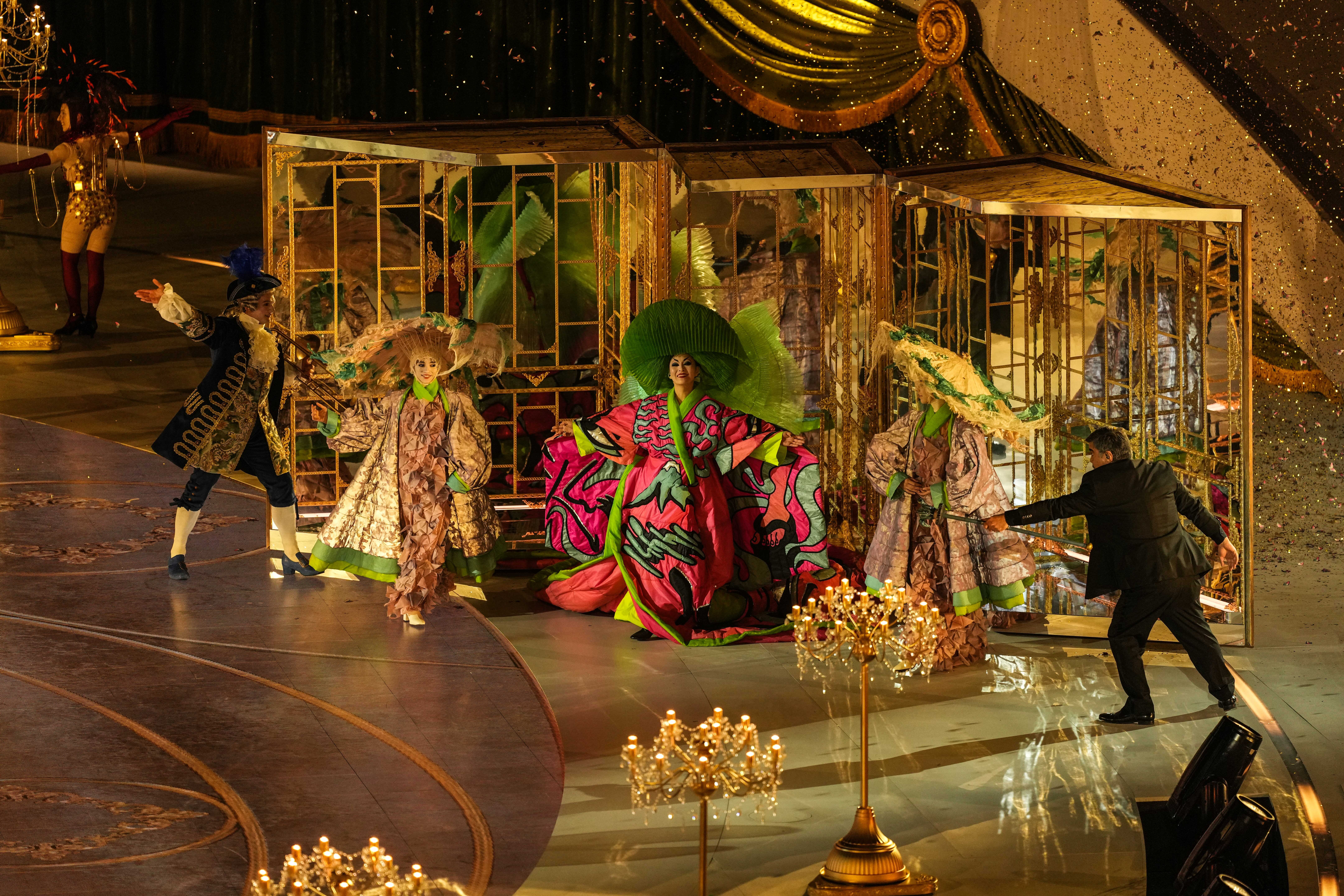 A téli olimpia záróünnepségének performansza.