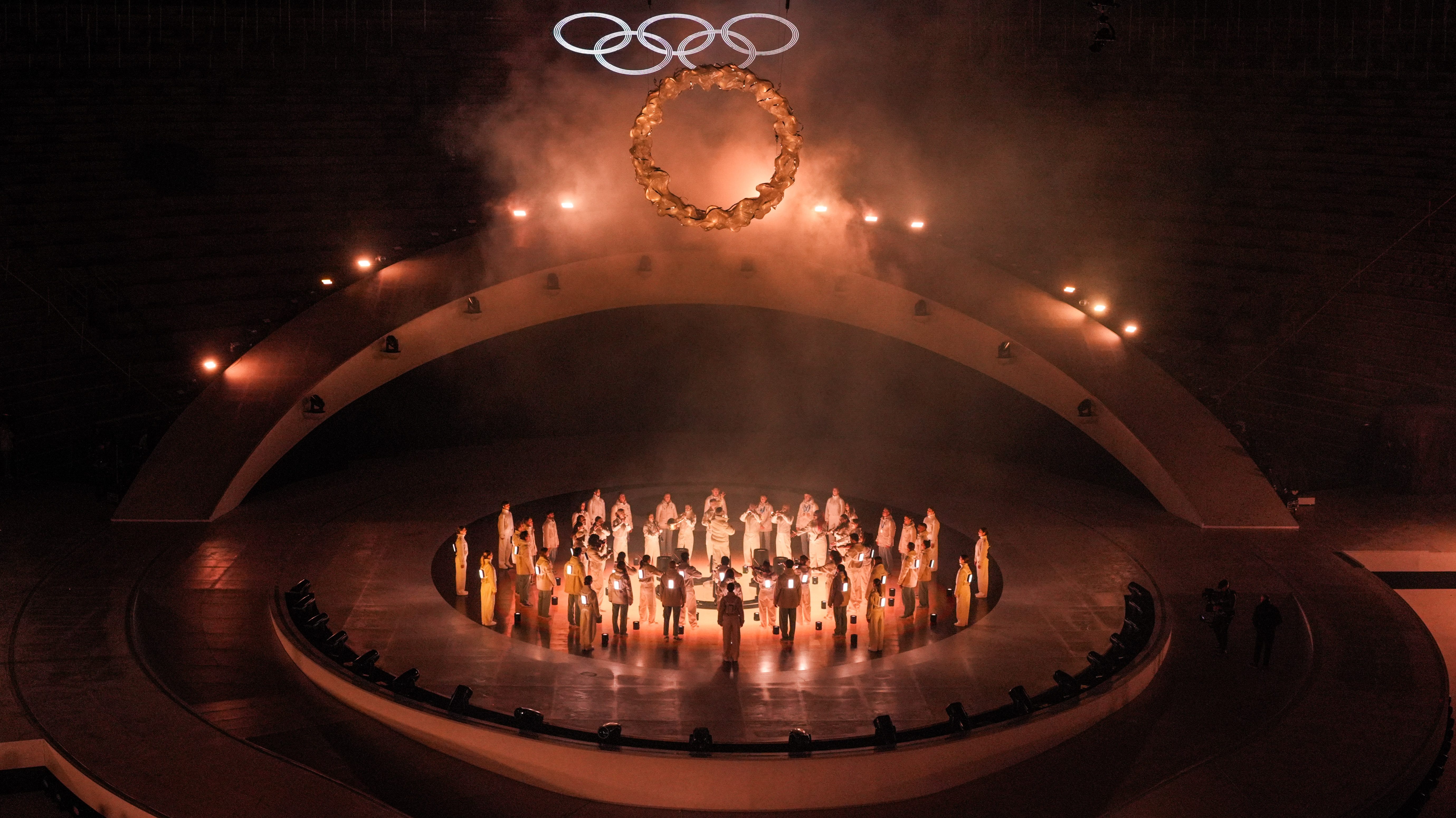 A téli olimpia záróünnepségének performansza.