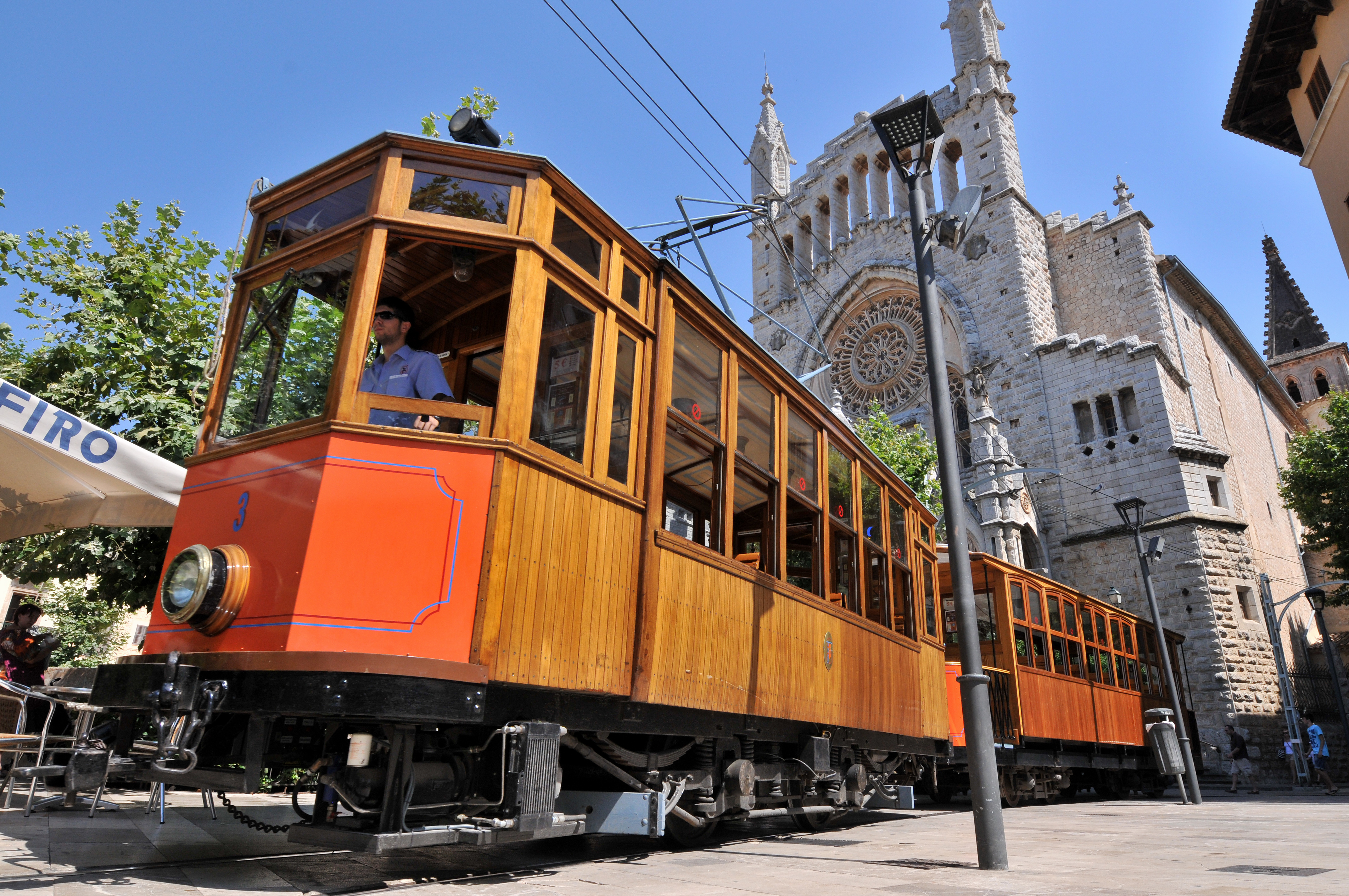Meg lehet úszni olcsón Mallorcát? Kipróbáltuk, mennyibe kerül a sziget főszezonon kívül 3 Villamos Sóllerban.