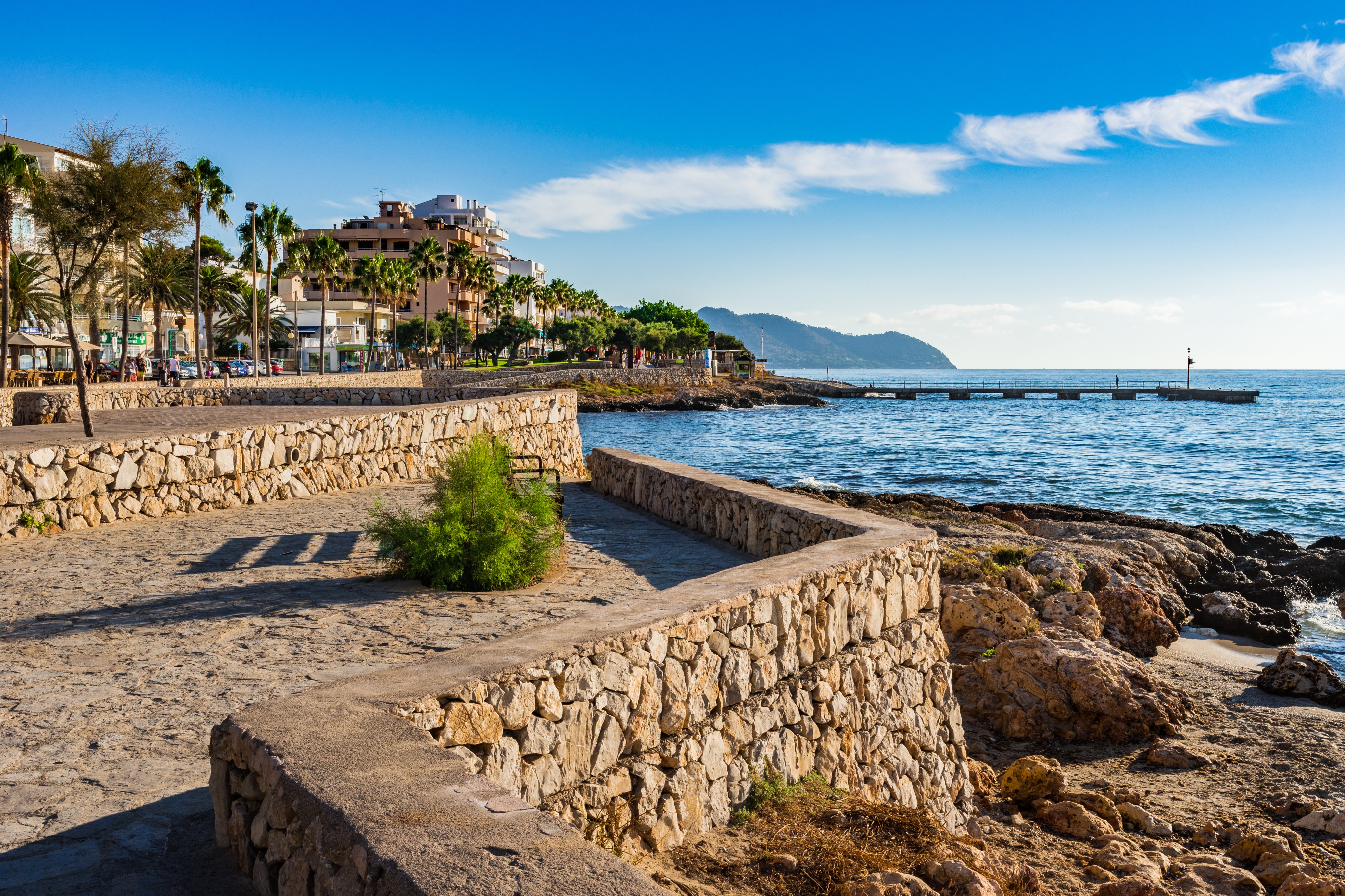 Meg lehet úszni olcsón Mallorcát? Kipróbáltuk, mennyibe kerül a sziget főszezonon kívül 2 Cala Millor, Mallorca szigetén.