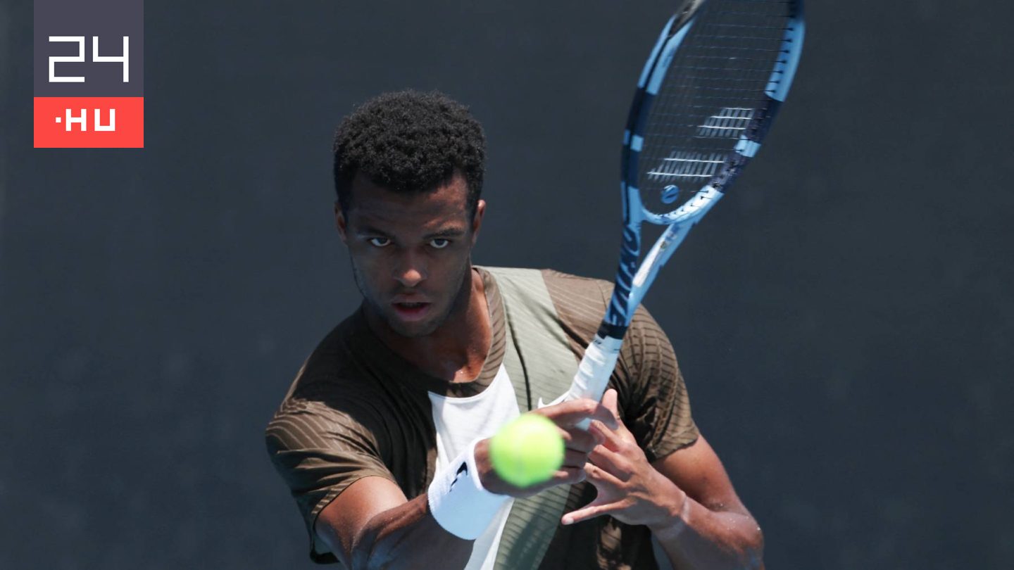 Saját magát ütötte szemen, vissza kellett lépnie a teniszezőnek