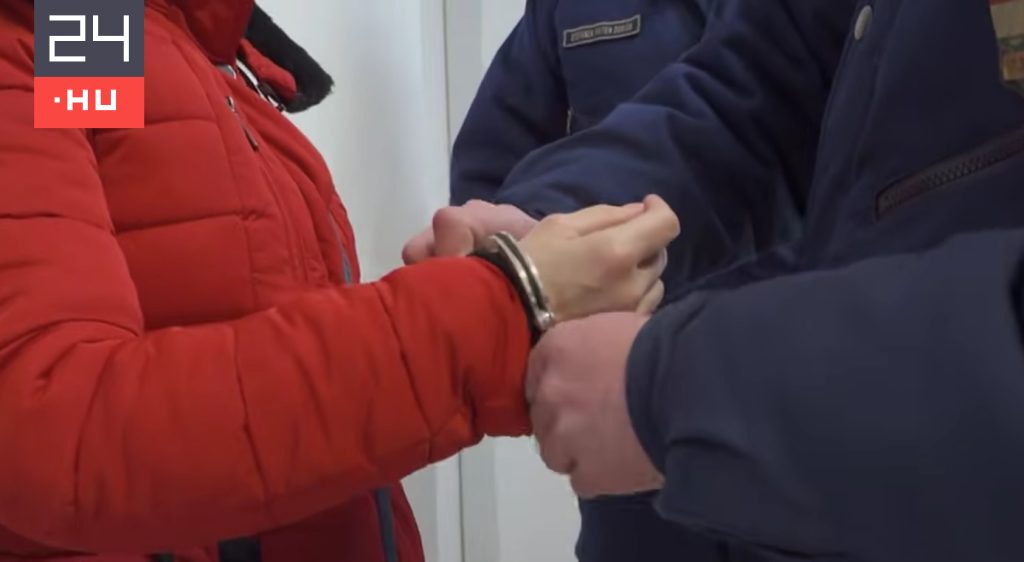 Bilincsben vitték el a gyerekorvost.