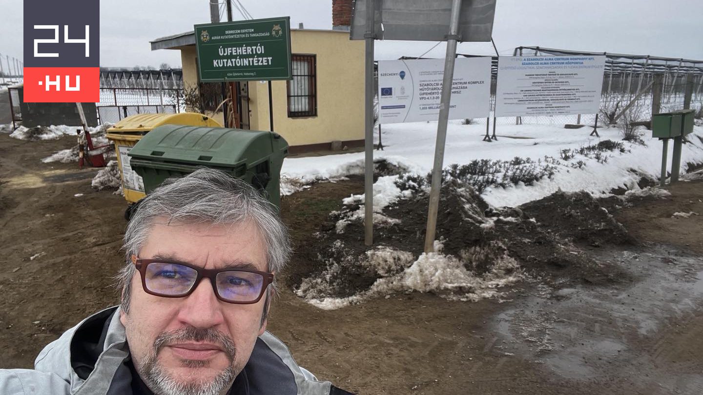 Nem engedték be Hadházy Ákost a 3,7 milliárdból épült újfehértói almakutató területére