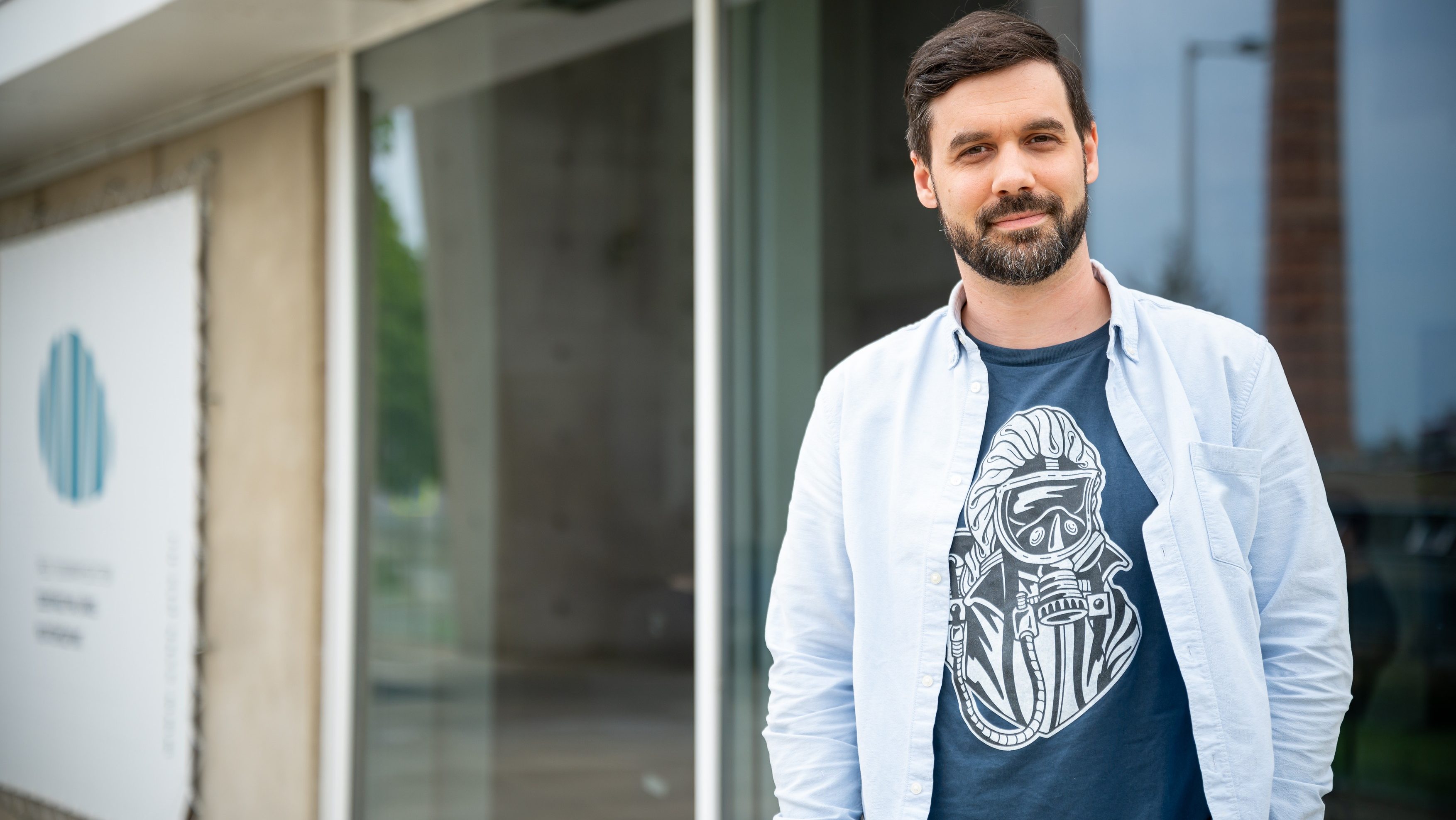 Dr. Kemenesi Gábor virológus.