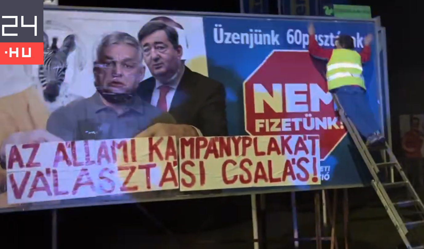 Büntetőeljárás indult a pécsi jogász ellen, aki kidekorálta a kormány egyik óriásplakátját