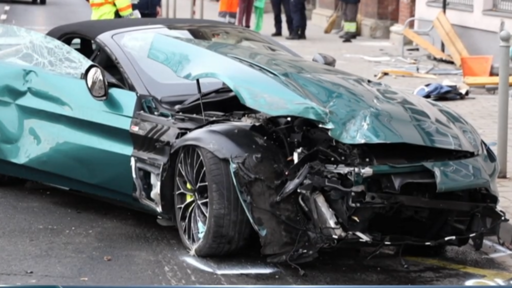 Szemtanúk: összetört telefonja miatt bosszankodott a győri ámokfutó, aki halálra gázolt egy idős asszonyt