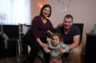 Kerekesszékes anyák DW Magyar