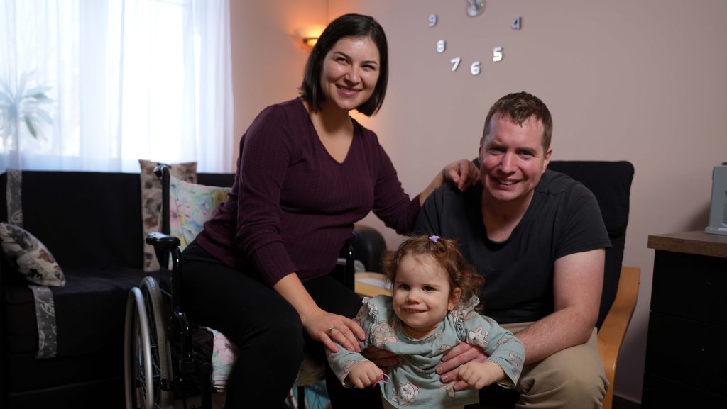 Kerekesszékes anyák DW Magyar