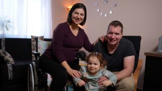 Kerekesszékes anyák DW Magyar