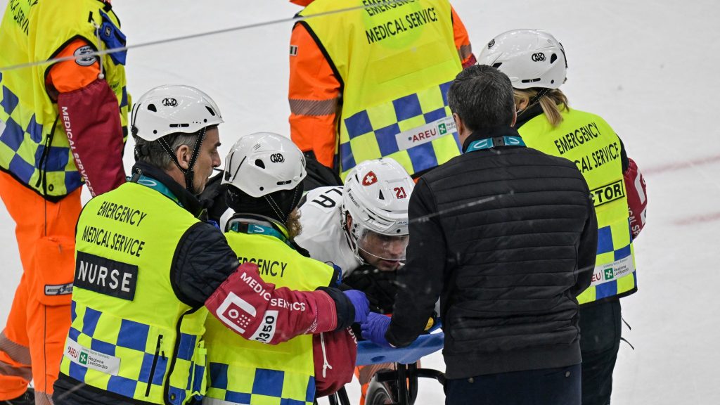 Brutálisan leütközték a hokist, a kórházból bejelentkezve közölte, hogy véget ért számára az olimpia