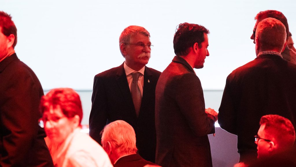 Török Gábor egy Kövér László-idézettel reagált arra, hogy ukrán akcióktól tartva a kormány katonákat vezényel