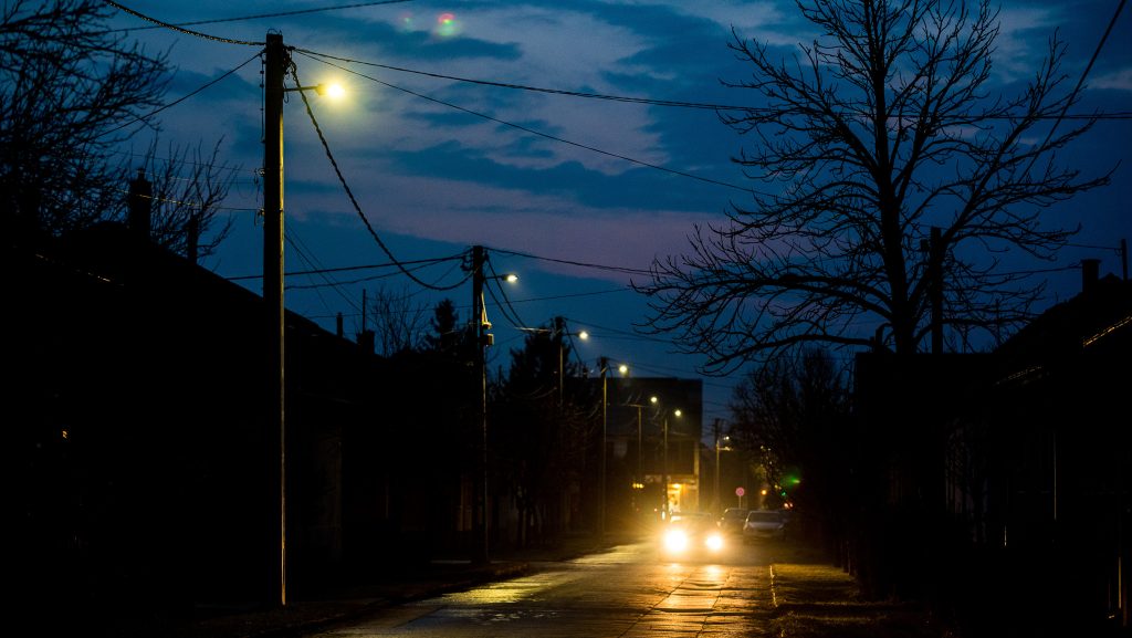 A Közbeszerzési Döntőbizottság súlyos jogsértést állapított meg két közvilágítás-korszerűsítést végző céggel szemben