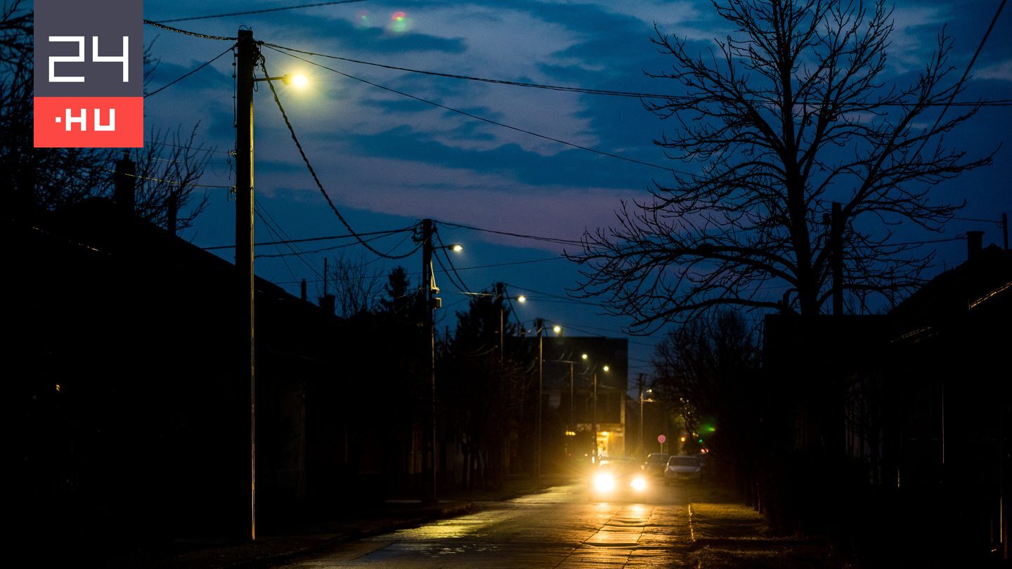 Két közvilágítást felújító céget megbírságoltak.