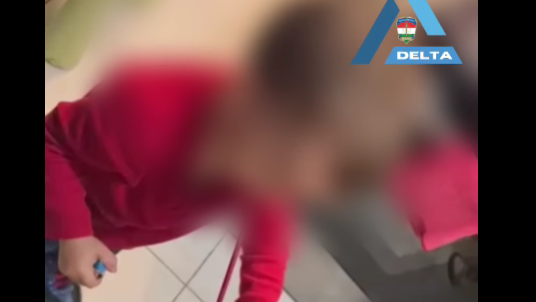 „Ne szégyenlősködj. Gyújtod? Azaz, jó volt?” – hároméves kisfia előtt kristályozott a nő, a nyolcéves gyermeke szolgálta ki a vevőket