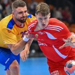 Lukács Péter (j) és Szász András, a román válogatott játékosa a Magyarország - Románia felkészülési férfi kézilabda-mérkőzésen a győri Audi Arénában 2026. január 9-én.