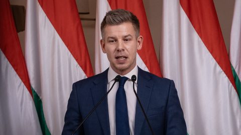 magyar péter kormámnyváltás közmédia