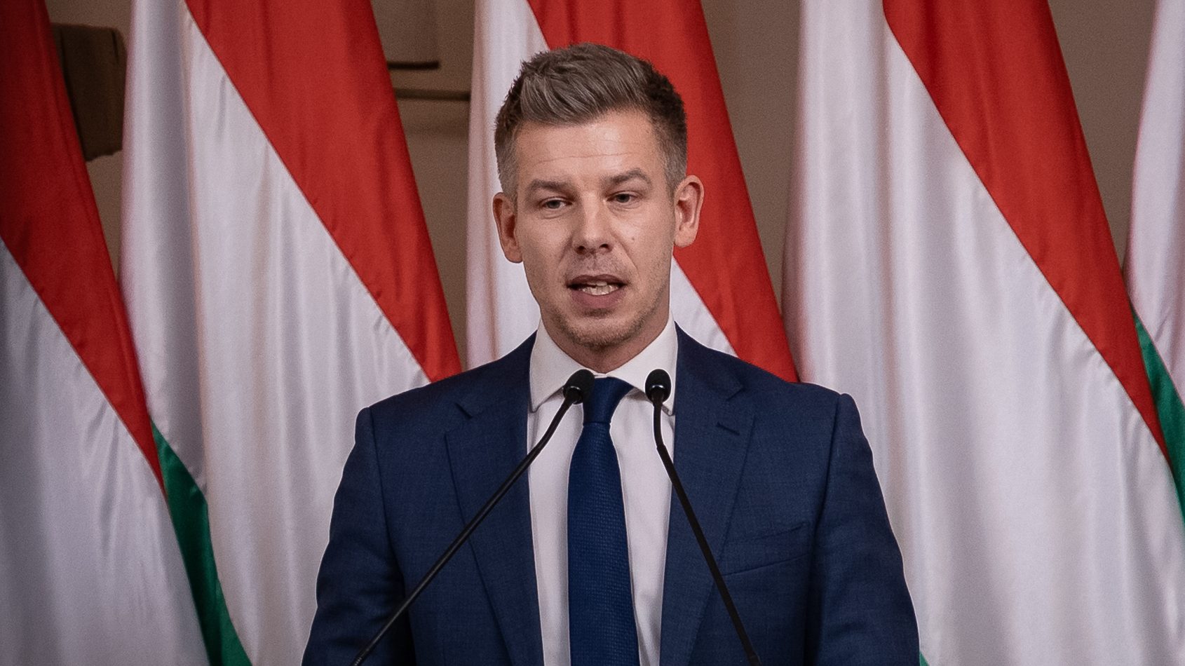 magyar péter kormámnyváltás közmédia