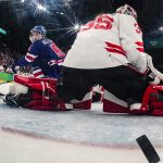 Az amerikai Megan Keller beüti a mindent eldöntő gólt a Kanada elleni döntőben az olimpiai női jégkorongtornájának döntőjében.