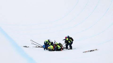 Finley Melville Ives az esése után azonnal segítséget kapott.