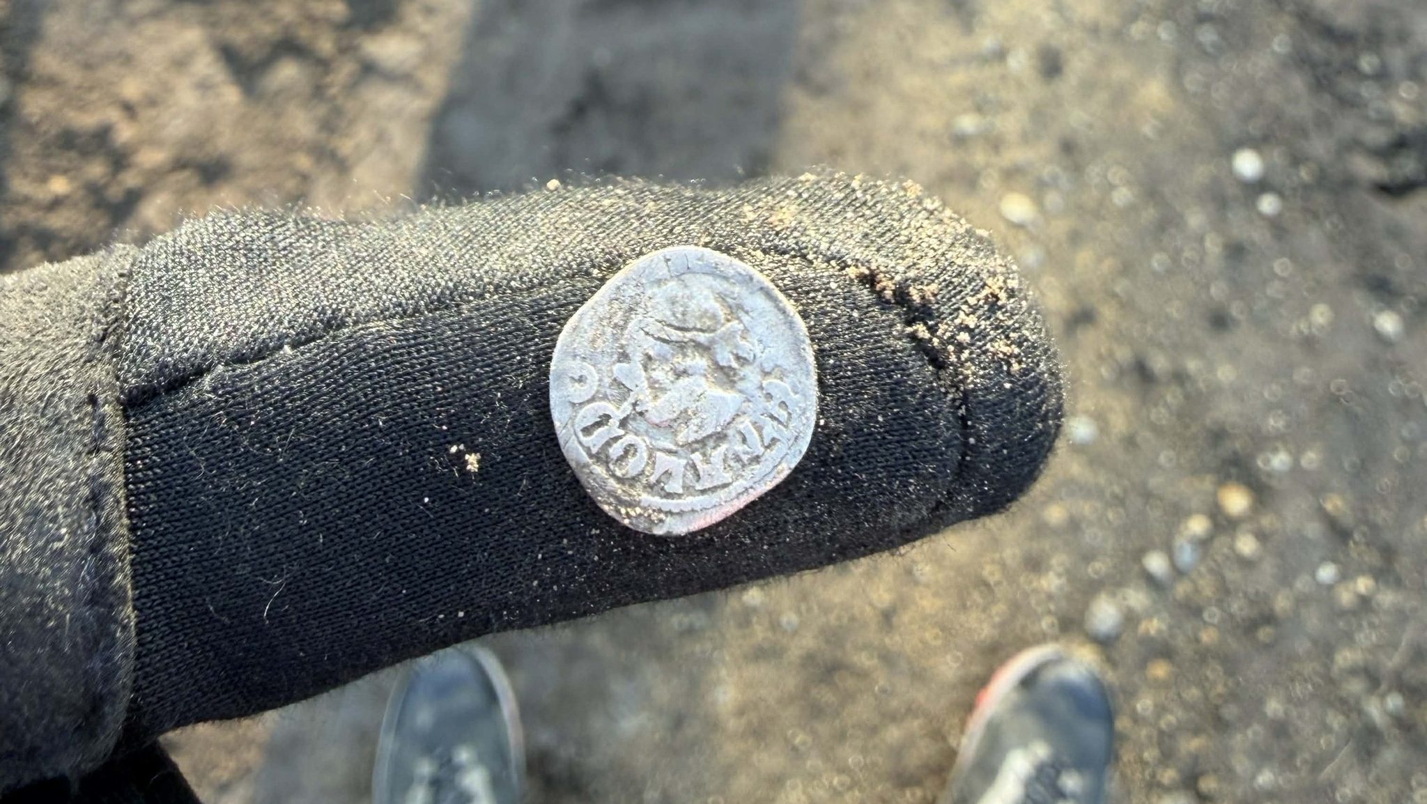 Nagy Lajos király ezüstdénárja.