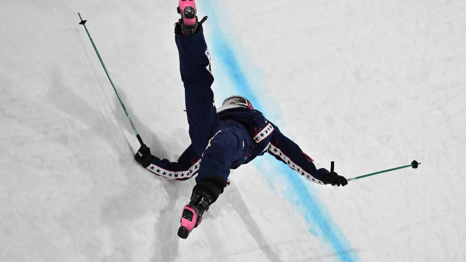 USA's Nick Goepper falls while competing in the freestyle skiing men's freeski halfpipe final run 3 during the Milano Cortina 2026 Winter Olympic Games at Livigno Snow Park, in Livigno (Valtellina), on February 20, 2026.