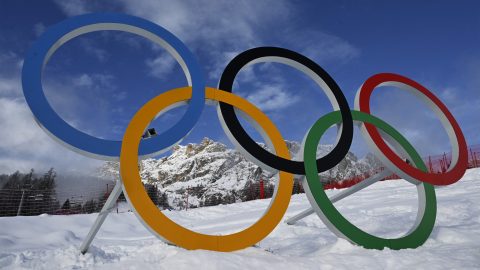 Az olimpiai ötkarika a milánói téli játékokon.