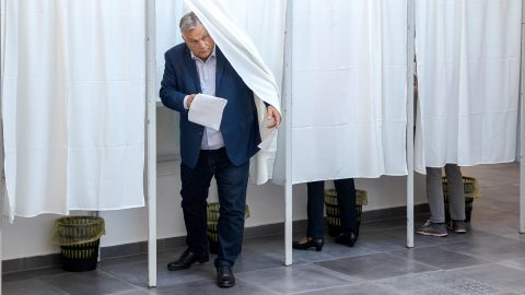 Orbán Viktor nagyon várja az április 12-i választást, hogy neki tetsző képviselőt válasszon Szolnok.