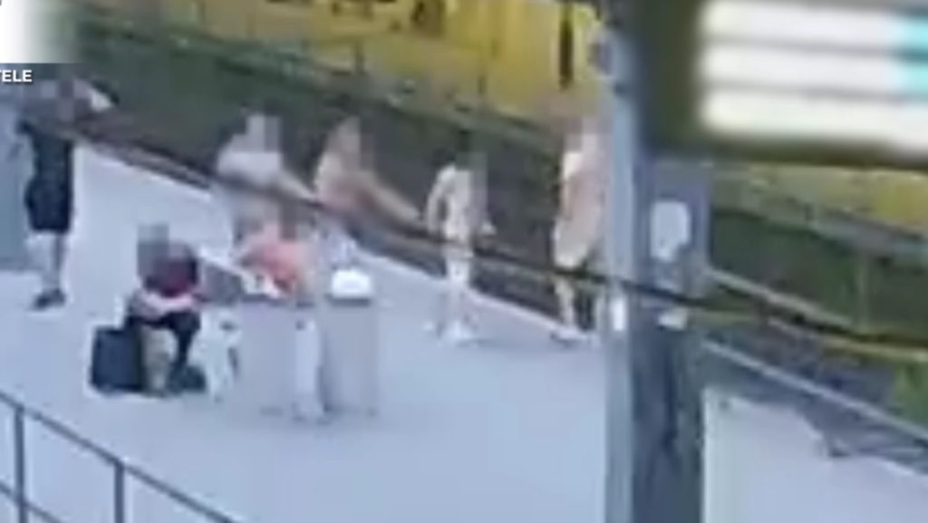 Agyba-főbe vert egy testvérpár és egy nő egy férfit az Örs vezér téri HÉV-végállomáson – videó