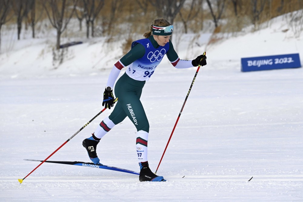 Pónya Sára a női sífutók 10 kilométeres klasszikus stílusú versenyében a csangcsiakoui zónában lévő Nemzeti Sífutó Központban a pekingi téli olimpián 2022. február 10-én. A mezőny magyar indulója a 97. helyen végzett.