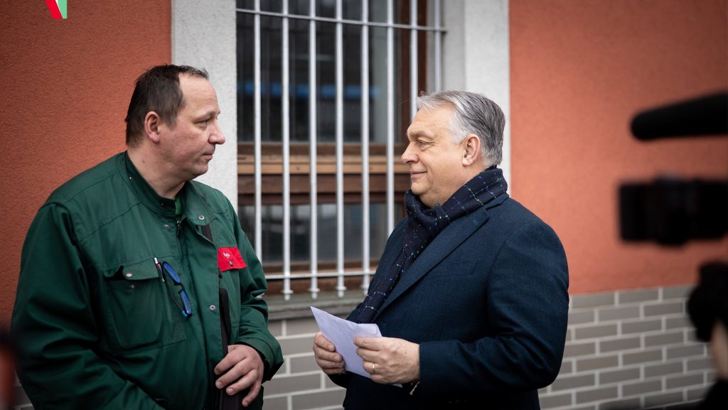 Orbán Viktor: Február az a hónap, amikor érdemes várni a postást