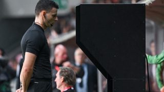 Rúsz Márton játékvezető a labdarúgó Fizz Liga 6. fordulójában játszott Debreceni VSC – Ferencvárosi TC mérkőzésen a debreceni Nagyerdei Stadionban 2025. augusztus 31-én.