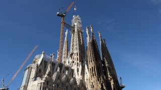A barcelonai Sagrada Família központi tornyának befejezése 2026. február 20-án.