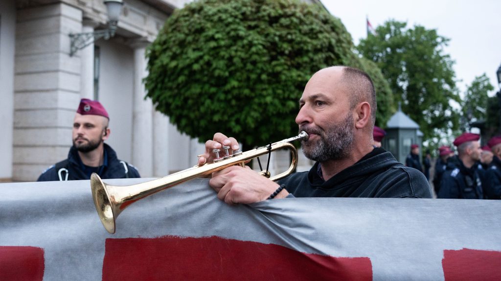 A trombitás Szabó Bálint bejelentette: elindul a választáson Magyar Péter választókerületében