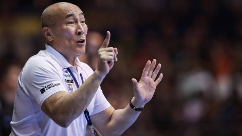 01 May 2024, Saxony-Anhalt, Magdeburg: Handball, Champions League, SC Magdeburg - KS Kielce, final round, knockout round, quarter-finals, second leg, GETEC Arena. Talant Dujshebaev, coach of KS Kielce, gesticulates. Photo: Ronny Hartmann/dpa