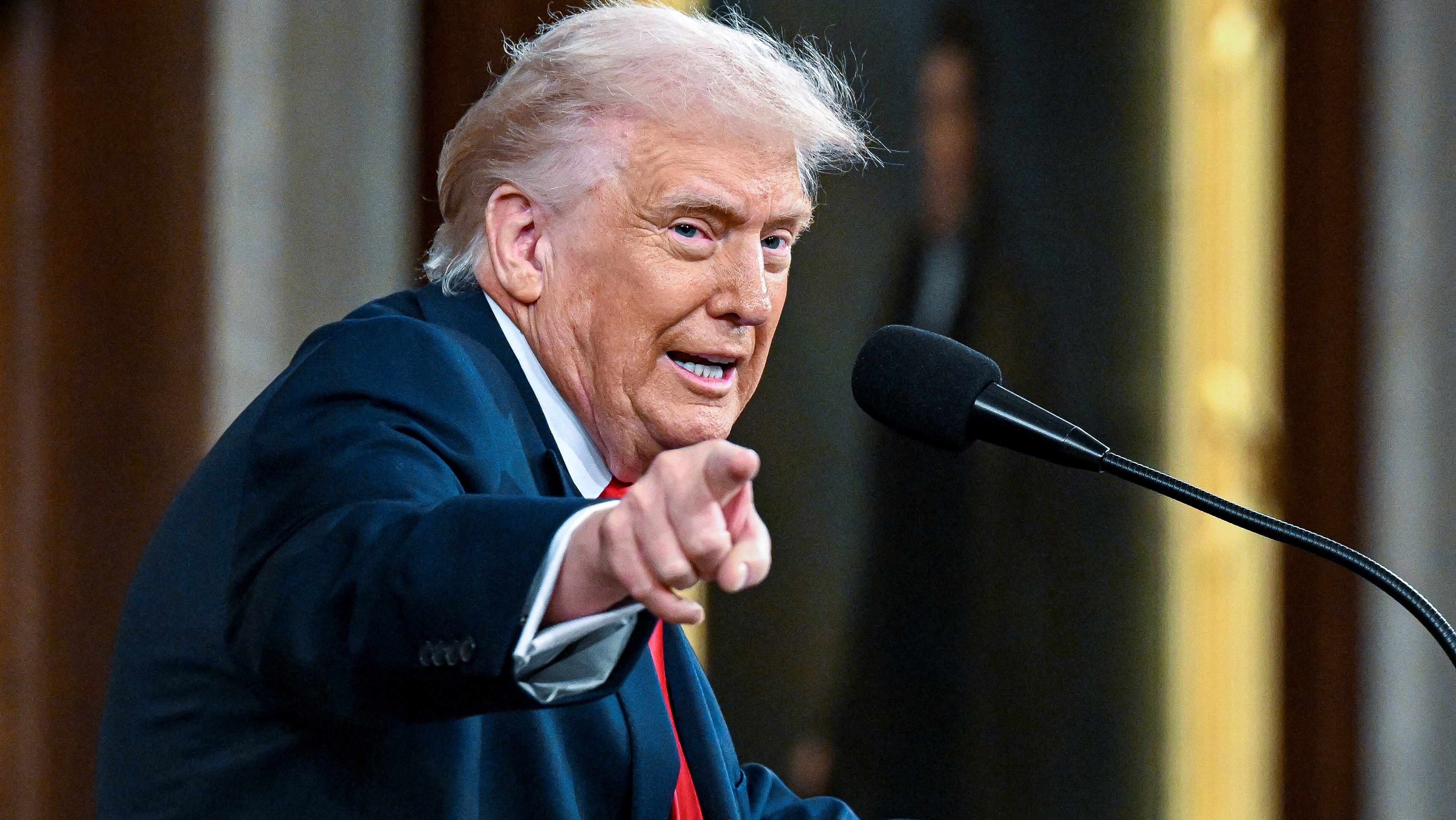 Donald Trump nekirontott az Anthropic AI-vállalatnak.