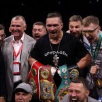 Olekszandr Uszik a világbajnoki öveivel a Daniel Dubois elleni győzelem után.