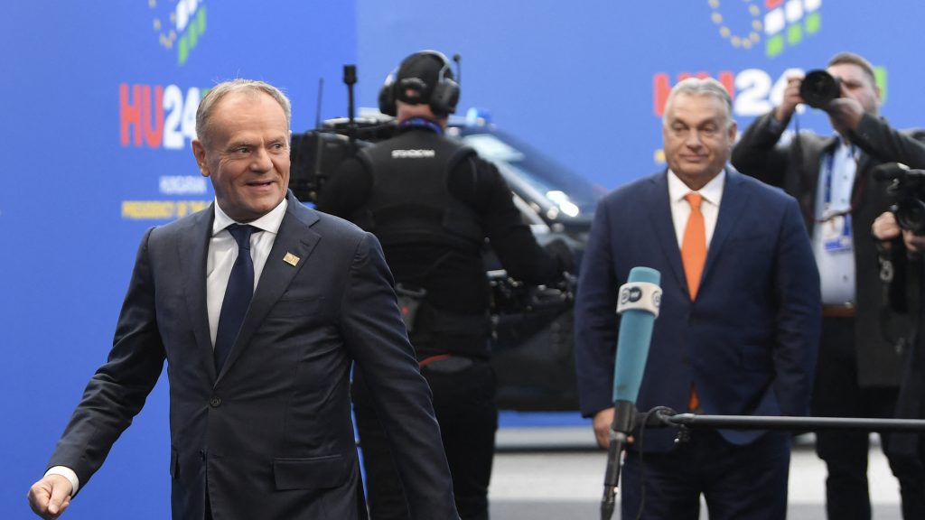 Tusk szerint senkit nem lep meg, hogy Orbán emberei részletesen tájékoztatják Moszkvát