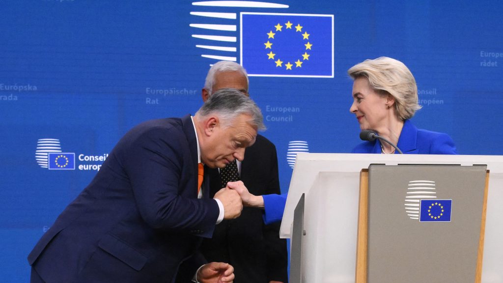 Von der Leyen Orbánnak: Stratégiai hiba lenne visszatérni az orosz energiához