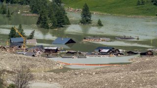 blatten, földcsuszamlás, fotó, műholdfelvétel