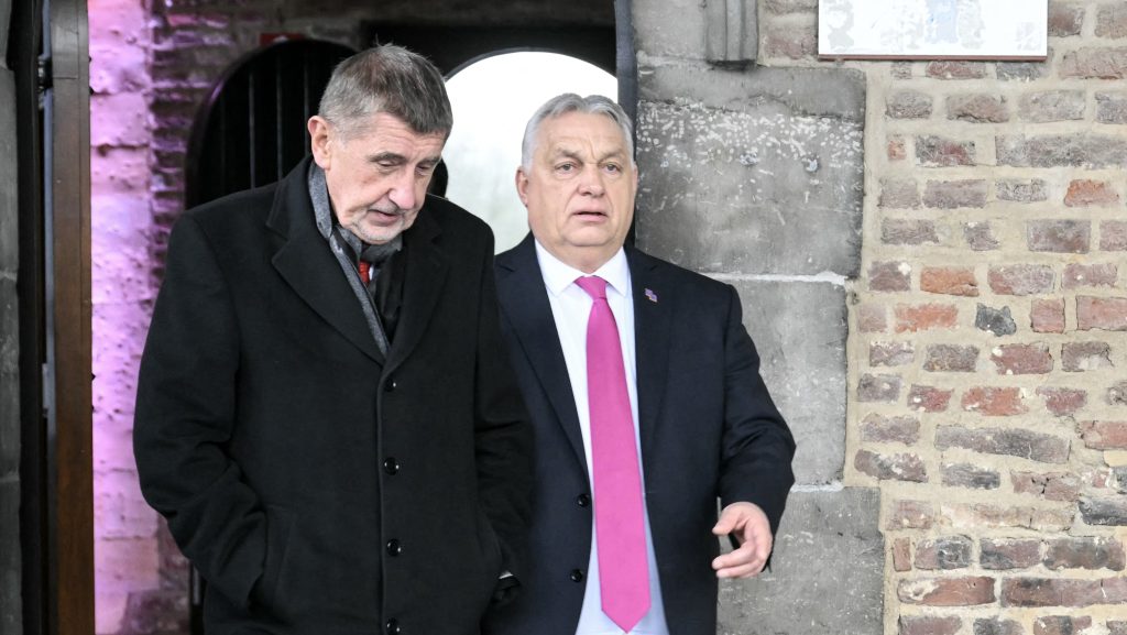 Visszafordult Budapestről Andrej Babiš cseh miniszterelnök, miután egy Izrael-ellenes csoport felgyújtott egy raktárépületet Csehországban