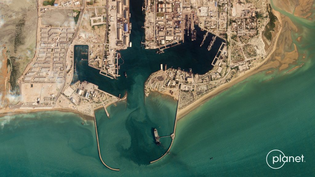 A Forradalmi Gárda bejelentette, hogy Irán átvette az ellenőrzést a Hormuzi-szoros felett