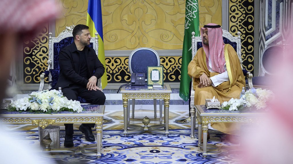Zelenszkij Szaúd-Arábiában: drónokkal segítene, rakétákat kér cserébe