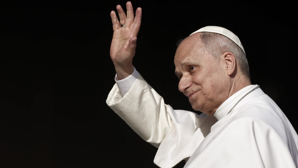 Monacóba látogatott a pápa, vagyonuk megosztására szólította fel a világ egyik leggazdagabb államának lakóit
