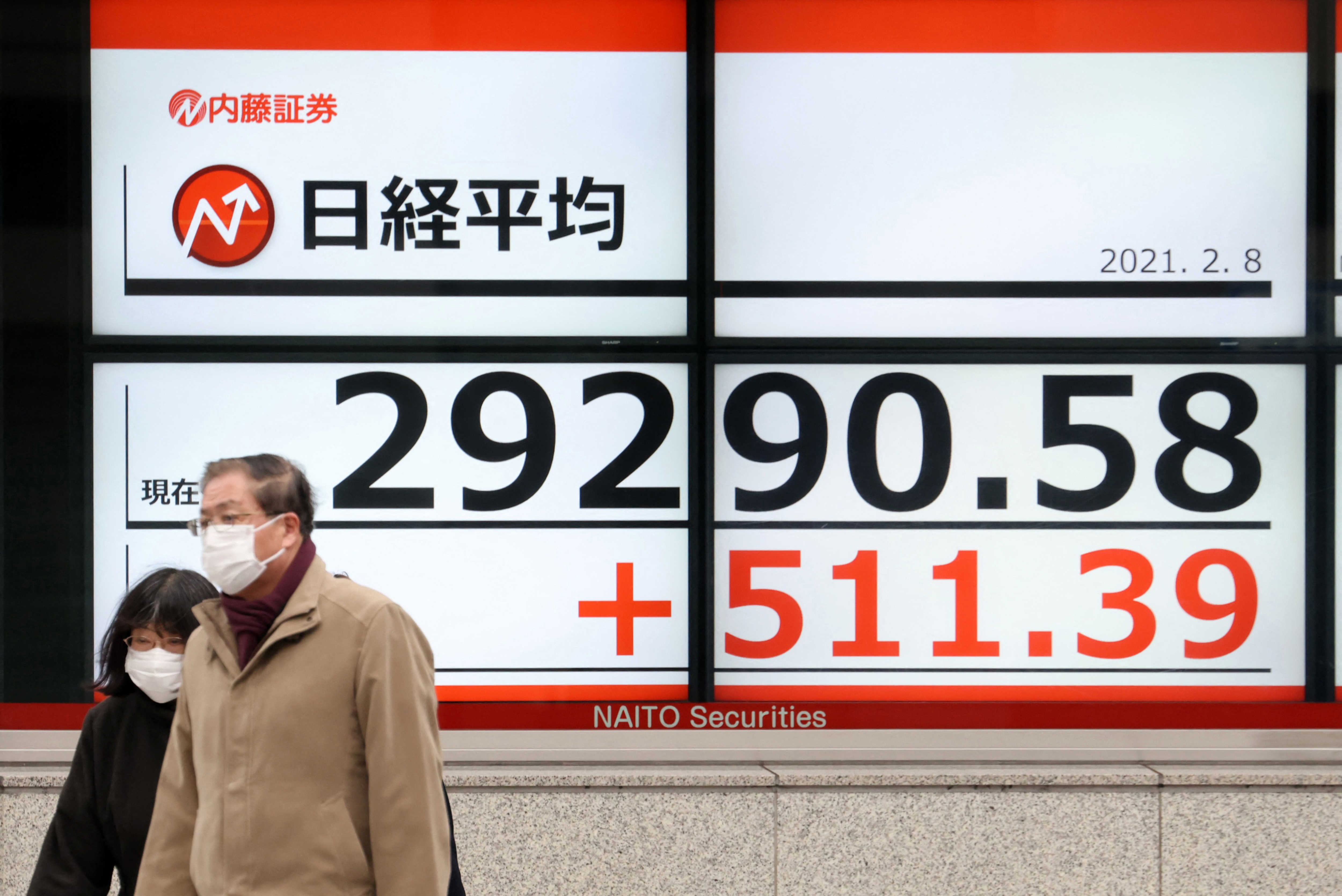 Tűzzel játszik Japán új miniszterelnöke, amikor elődje gazdaságpolitikájának folytatását ígéri 3