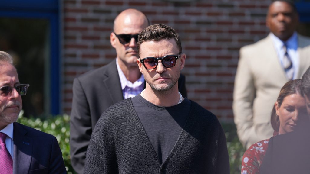 Nyilvánosságra hozták az ittas Justin Timberlake igazoltatásáról készült videókat