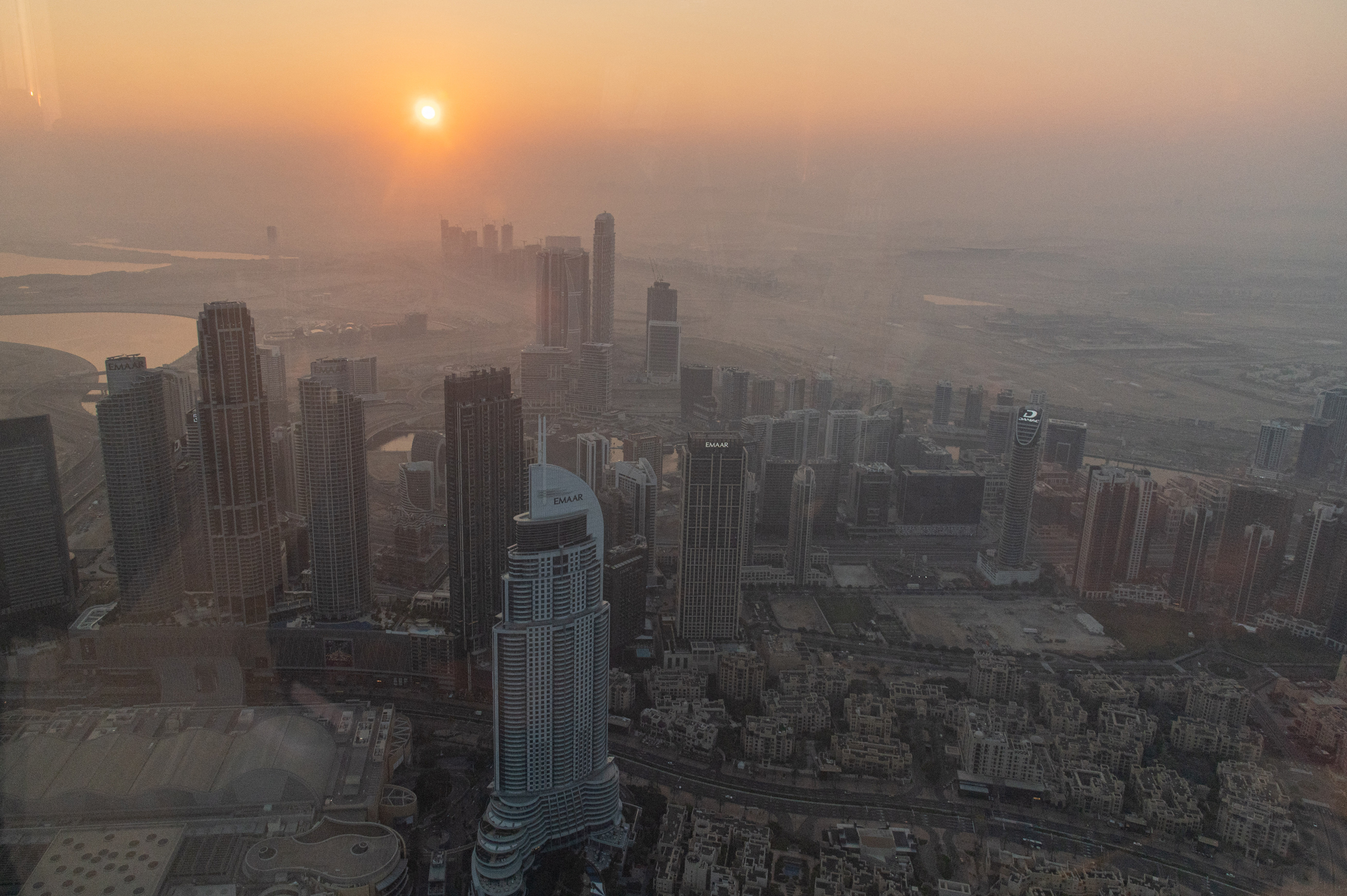 „Nem menekülnek el az emberek, hanem inkább kivárnak” – az Emírségekben és Katarban élő magyarokat kérdeztünk az iráni légitámadások után 1