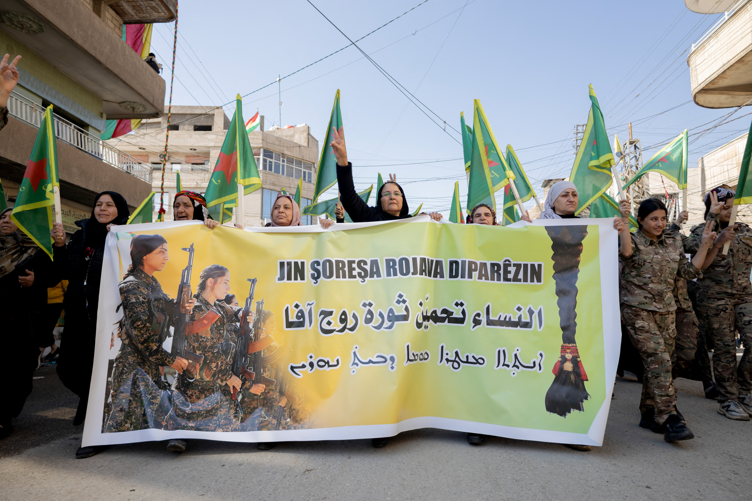 „Nincs értelme az életnek, ha nem lehetek egyenrangú” – vérükkel fizetnek eszméikért a forradalom menyasszonyai 2