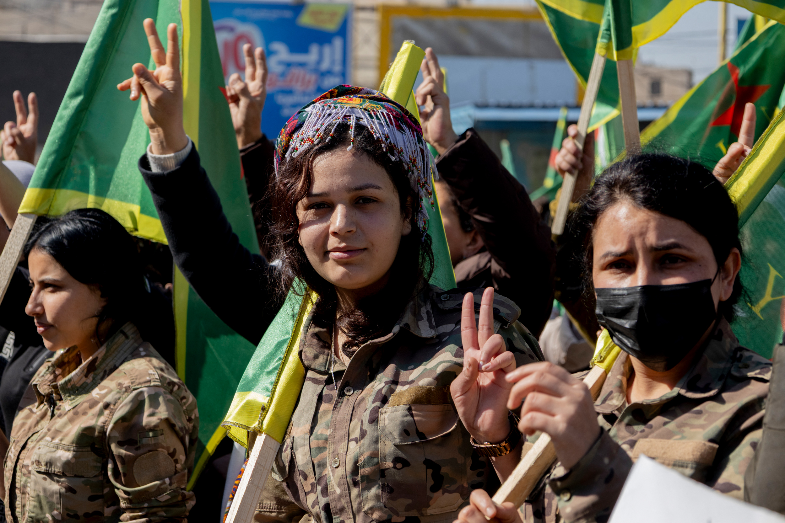 „Nincs értelme az életnek, ha nem lehetek egyenrangú” – vérükkel fizetnek eszméikért a forradalom menyasszonyai 5